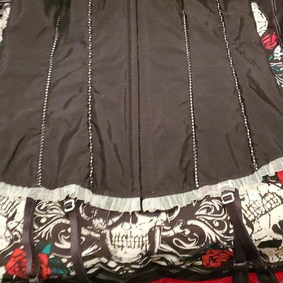Black wuth white accents pinup halter corset size 38 large. - Picture 2 of 6